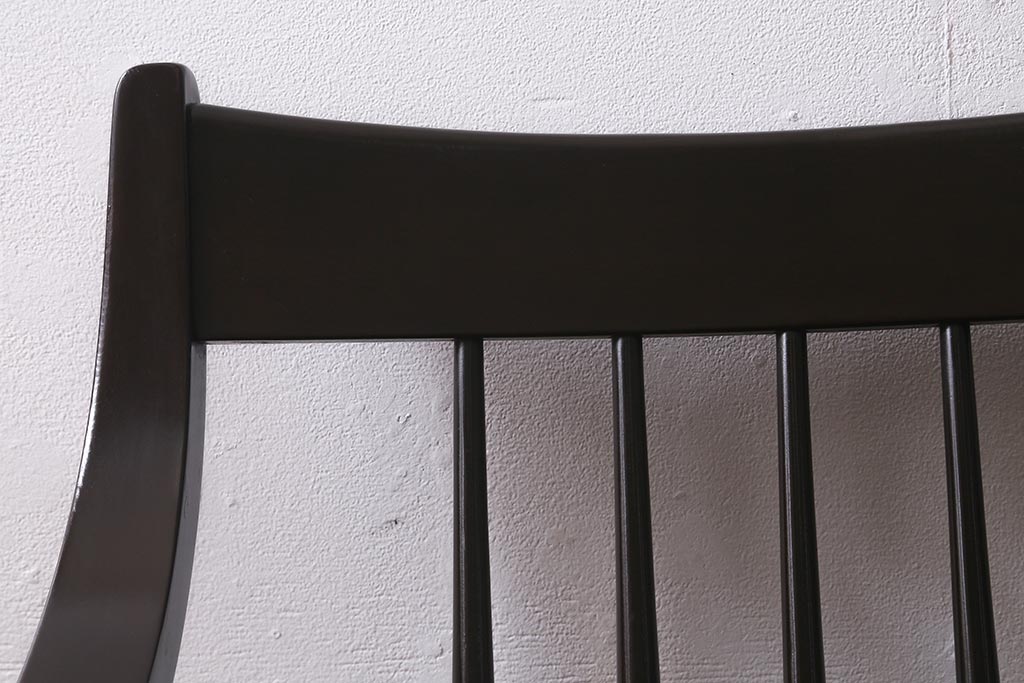 ヴィンテージ家具　落ち着きのある色味が魅力のシックなアームチェア(ダイニングチェア、椅子、ビンテージ)(R-041371)