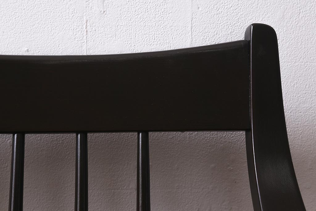 ヴィンテージ家具　落ち着きのある色味が魅力のシックなアームチェア(ダイニングチェア、椅子、ビンテージ)(R-041371)