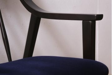 ヴィンテージ家具　落ち着きのある色味が魅力のシックなアームチェア(ダイニングチェア、椅子、ビンテージ)(R-041371)