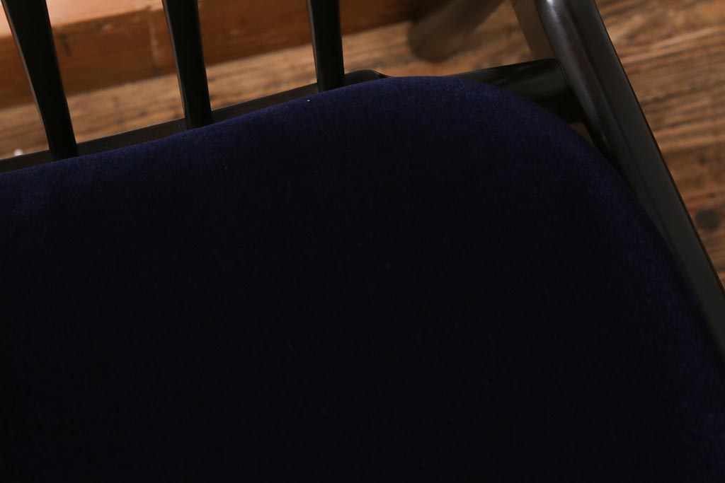 ヴィンテージ家具　落ち着きのある色味が魅力のシックなアームチェア(ダイニングチェア、椅子、ビンテージ)(R-041371)