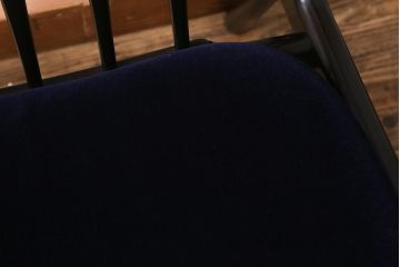 ヴィンテージ家具　落ち着きのある色味が魅力のシックなアームチェア(ダイニングチェア、椅子、ビンテージ)(R-041371)