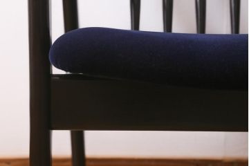 ヴィンテージ家具　落ち着きのある色味が魅力のシックなアームチェア(ダイニングチェア、椅子、ビンテージ)(R-041371)