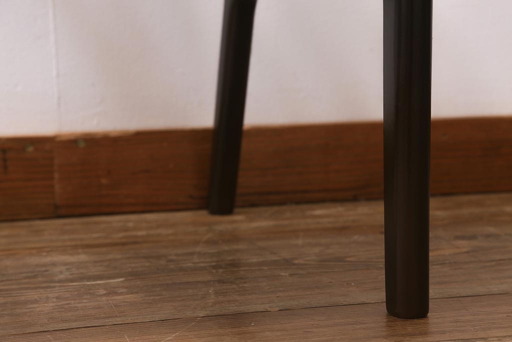 ヴィンテージ家具　落ち着きのある色味が魅力のシックなアームチェア(ダイニングチェア、椅子、ビンテージ)(R-041371)