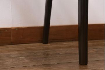 ヴィンテージ家具　落ち着きのある色味が魅力のシックなアームチェア(ダイニングチェア、椅子、ビンテージ)(R-041371)