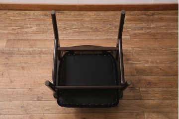 ヴィンテージ家具　落ち着きのある色味が魅力のシックなアームチェア(ダイニングチェア、椅子、ビンテージ)(R-041371)