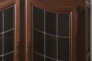 アンティーク家具　フランスアンティーク　オーク材　優雅な雰囲気漂うステンドグラスのキャビネット(飾り棚、収納棚、食器棚)(R-041372)