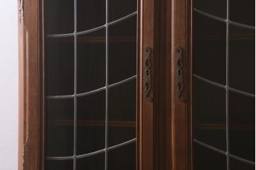 アンティーク家具　フランスアンティーク　オーク材　優雅な雰囲気漂うステンドグラスのキャビネット(飾り棚、収納棚、食器棚)(R-041372)