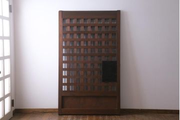 アンティーク建具　和製アンティーク　明治大正期　ケヤキ材・ヒノキ材　鉄格子が重厚感漂う蔵戸(引き戸、建具、玄関戸)(R-041374)