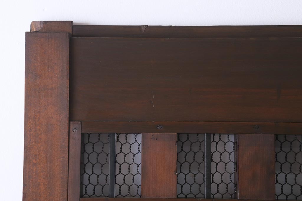 アンティーク建具　和製アンティーク　明治大正期　ケヤキ材・ヒノキ材　鉄格子が重厚感漂う蔵戸(引き戸、建具、玄関戸)(R-041374)