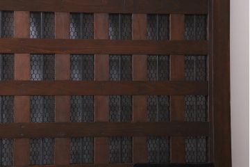 アンティーク建具　和製アンティーク　明治大正期　ケヤキ材・ヒノキ材　鉄格子が重厚感漂う蔵戸(引き戸、建具、玄関戸)(R-041374)