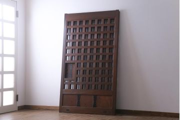 アンティーク建具　和製アンティーク　明治大正期　ケヤキ材・ヒノキ材　鉄格子が重厚感漂う蔵戸(引き戸、建具、玄関戸)(R-041374)
