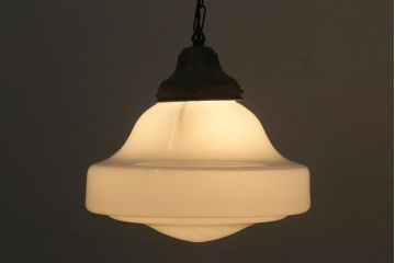 アンティーク照明　大振りサイズ　レトロな乳白色のガラスシェード照明(吊り下げ照明、天井照明)(R-041375)