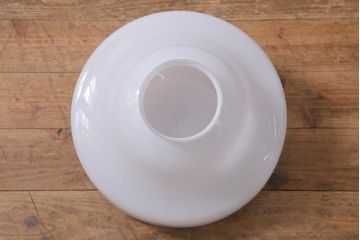 アンティーク照明　大振りサイズ　レトロな乳白色のガラスシェード照明(吊り下げ照明、天井照明)(R-041375)