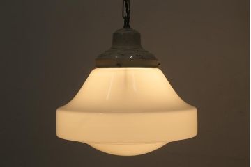 アンティーク照明　大振りサイズ　レトロな乳白色のガラスシェード照明(吊り下げ照明、天井照明)(R-041376)