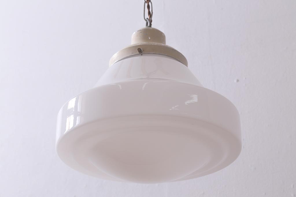 アンティーク照明　大振りサイズ　レトロな乳白色のガラスシェード照明(吊り下げ照明、天井照明)(R-041376)