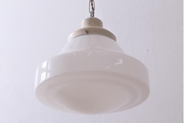 アンティーク照明　大振りサイズ　レトロな乳白色のガラスシェード照明(吊り下げ照明、天井照明)(R-041376)