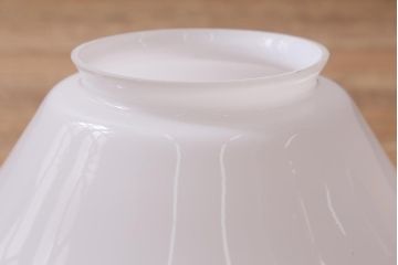 アンティーク照明　大振りサイズ　レトロな乳白色のガラスシェード照明(吊り下げ照明、天井照明)(R-041376)