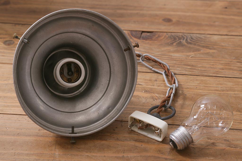 アンティーク照明　大振りサイズ　レトロな乳白色のガラスシェード照明(吊り下げ照明、天井照明)(R-041376)