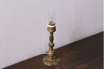 ヴィンテージ照明　真鍮製　クラシカルな雰囲気漂うテーブルランプ(スタンドライト、卓上照明、ビンテージ)(R-041379)