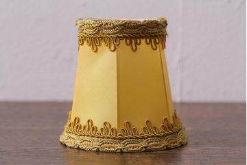 ヴィンテージ照明　真鍮製　黄色のシェードがかわいらしいクラシカルなスタンドライト(テーブルランプ、ビンテージ)(R-041380)
