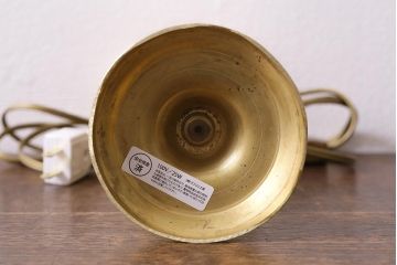 アンティーク照明　オイルランプ型　シンプルなデザインがおしゃれな真鍮製のテーブルランプ(スタンドライト)(R-041381)