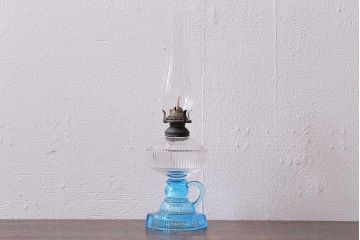 アンティーク雑貨　昭和レトロ　平芯3分芯　箱付き　ブルーのガラスが素敵なオイルランプ(照明、灯油ランプ)(R-041383)