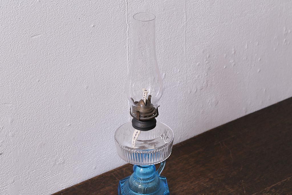 アンティーク雑貨　昭和レトロ　平芯3分芯　箱付き　ブルーのガラスが素敵なオイルランプ(照明、灯油ランプ)(R-041383)