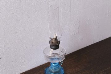 アンティーク雑貨　昭和レトロ　平芯3分芯　箱付き　ブルーのガラスが素敵なオイルランプ(照明、灯油ランプ)(R-041383)