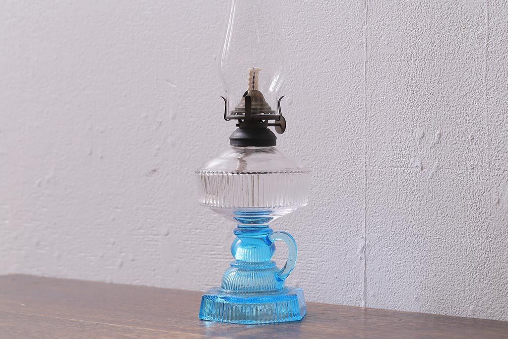 アンティーク雑貨　昭和レトロ　平芯3分芯　箱付き　ブルーのガラスが素敵なオイルランプ(照明、灯油ランプ)(R-041383)