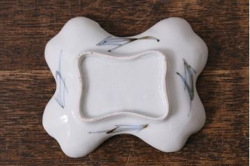 アンティーク雑貨　古民具・骨董　江戸期　糸巻型　印判豆皿(変形皿)(R-041385)