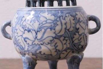 アンティーク雑貨　大正昭和初期　在銘　古い染付香炉(作家物)(R-041387)
