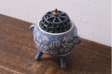 アンティーク雑貨　大正昭和初期　在銘　古い染付香炉(作家物)(R-041387)