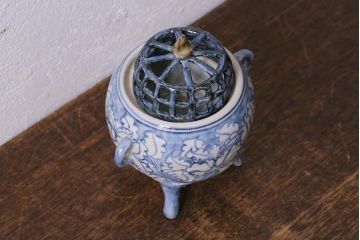 アンティーク雑貨　大正昭和初期　在銘　古い染付香炉(作家物)(R-041387)