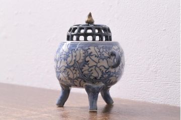 アンティーク雑貨　大正昭和初期　在銘　古い染付香炉(作家物)(R-041387)