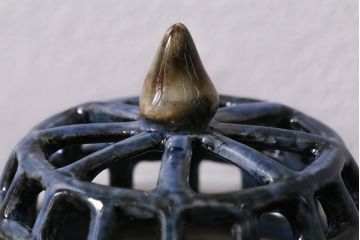 アンティーク雑貨　大正昭和初期　在銘　古い染付香炉(作家物)(R-041387)
