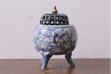 アンティーク雑貨　大正昭和初期　在銘　古い染付香炉(作家物)(R-041387)