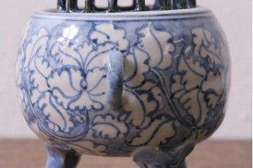 アンティーク雑貨　大正昭和初期　在銘　古い染付香炉(作家物)(R-041387)