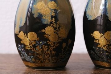 アンティーク雑貨　大正昭和初期　九谷美山　花蝶文色絵金彩徳利2点セット(酒器、とっくり)(R-041388)