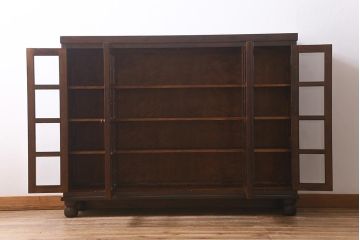 当店リメイク家具　松本民芸家具　丸脚付き　クラシカルなサイドボード(キャビネット、リビングボード、収納棚)(R-041391)