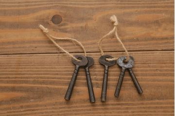 中古　国産　ケヤキ材　青木産業　趣のある和の空間を演出する階段箪笥セット(和タンス)(R-041402)