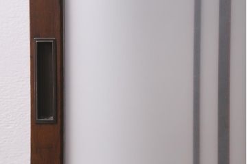 アンティーク建具　和製アンティーク　昭和中期　結霜ガラス・すりガラス入り　レトロな佇まいが魅力的なガラス戸2枚セット(窓、引き戸)