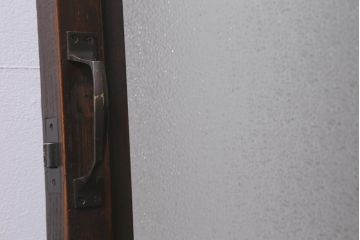 アンティーク建具　和製アンティーク　昭和初期　ダイヤガラス　窓付きのレトロな木製扉(ガラス扉、開き戸、ドア)(R-041409)