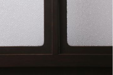 アンティーク建具　和製アンティーク　昭和初期　ダイヤガラス　窓付きのレトロな木製扉(ガラス扉、開き戸、ドア)(R-041409)