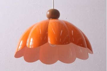 ビンテージ照明　レトロポップなデザインが愛らしいオレンジ色の吊り下げ照明(シェード、ペンダントライト、天井照明)(R-041414)