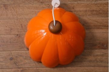 ビンテージ照明　レトロポップなデザインが愛らしいオレンジ色の吊り下げ照明(シェード、ペンダントライト、天井照明)(R-041414)