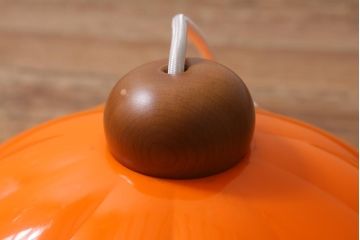 ビンテージ照明　レトロポップなデザインが愛らしいオレンジ色の吊り下げ照明(シェード、ペンダントライト、天井照明)(R-041414)