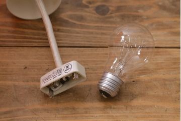 ビンテージ照明　レトロポップなデザインが愛らしいオレンジ色の吊り下げ照明(シェード、ペンダントライト、天井照明)(R-041414)