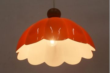 ビンテージ照明　レトロポップなデザインが愛らしいオレンジ色の吊り下げ照明(シェード、ペンダントライト、天井照明)(R-041415)