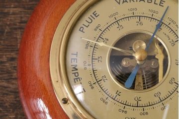 ヴィンテージ雑貨　木製　ビンテージスタイルにぴったりなフランス製の気圧計(バロメーター、ディスプレイ雑貨)(R-041426)