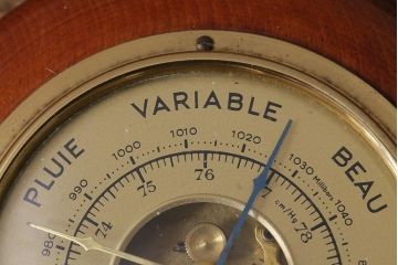 ヴィンテージ雑貨　木製　ビンテージスタイルにぴったりなフランス製の気圧計(バロメーター、ディスプレイ雑貨)(R-041426)